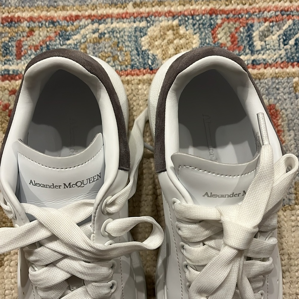Alexander McQueen - Picture 6 of 9